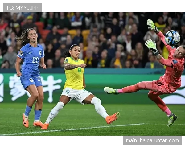 老将西法斯助攻迪克森破门 牙买加取三连胜