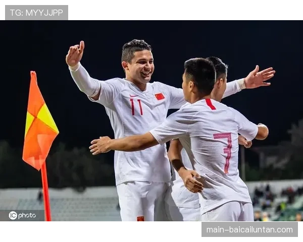 俱乐部与国家队的正装合作 成为球员形象塑造重要组成部分